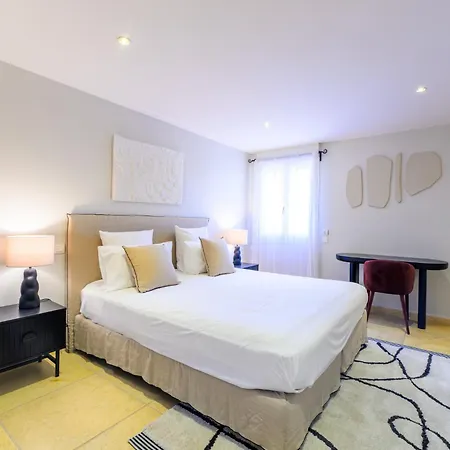 Villa Raphael *