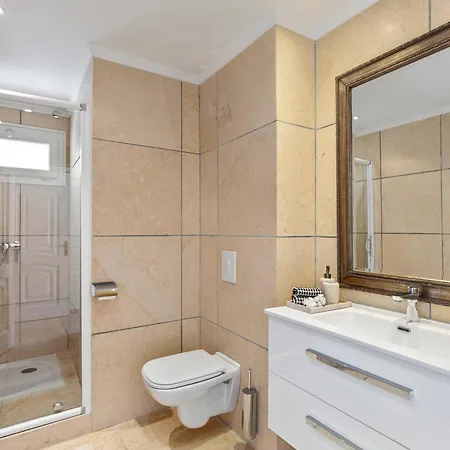 Villa Raphael *