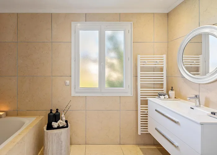 ヴィラ Raphael レ・ズィサンブル