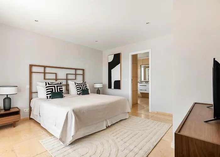 Raphael ヴィラ レ・ズィサンブル