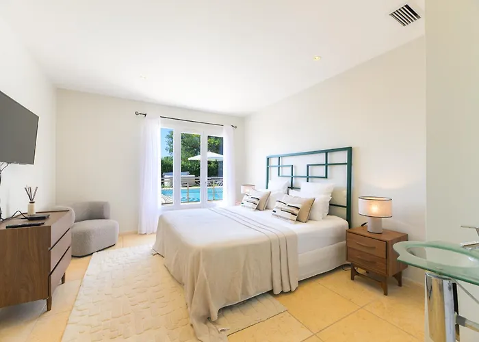 Raphael ヴィラ レ・ズィサンブル