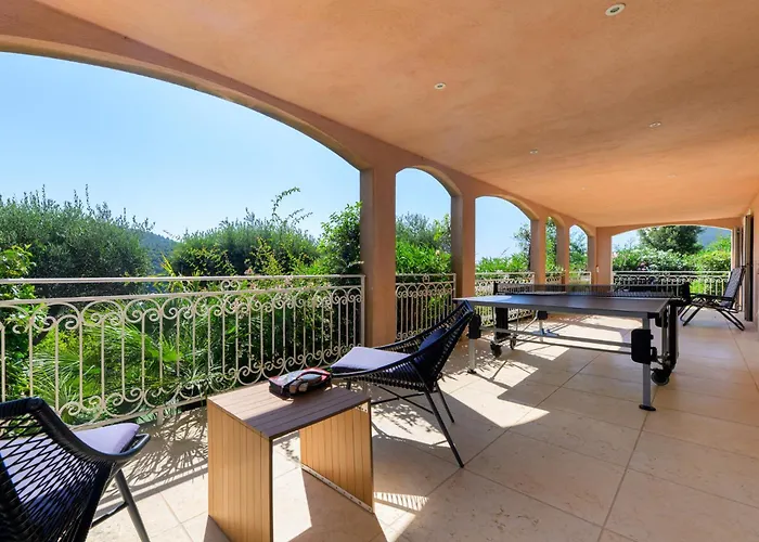 ヴィラ Raphael レ・ズィサンブル